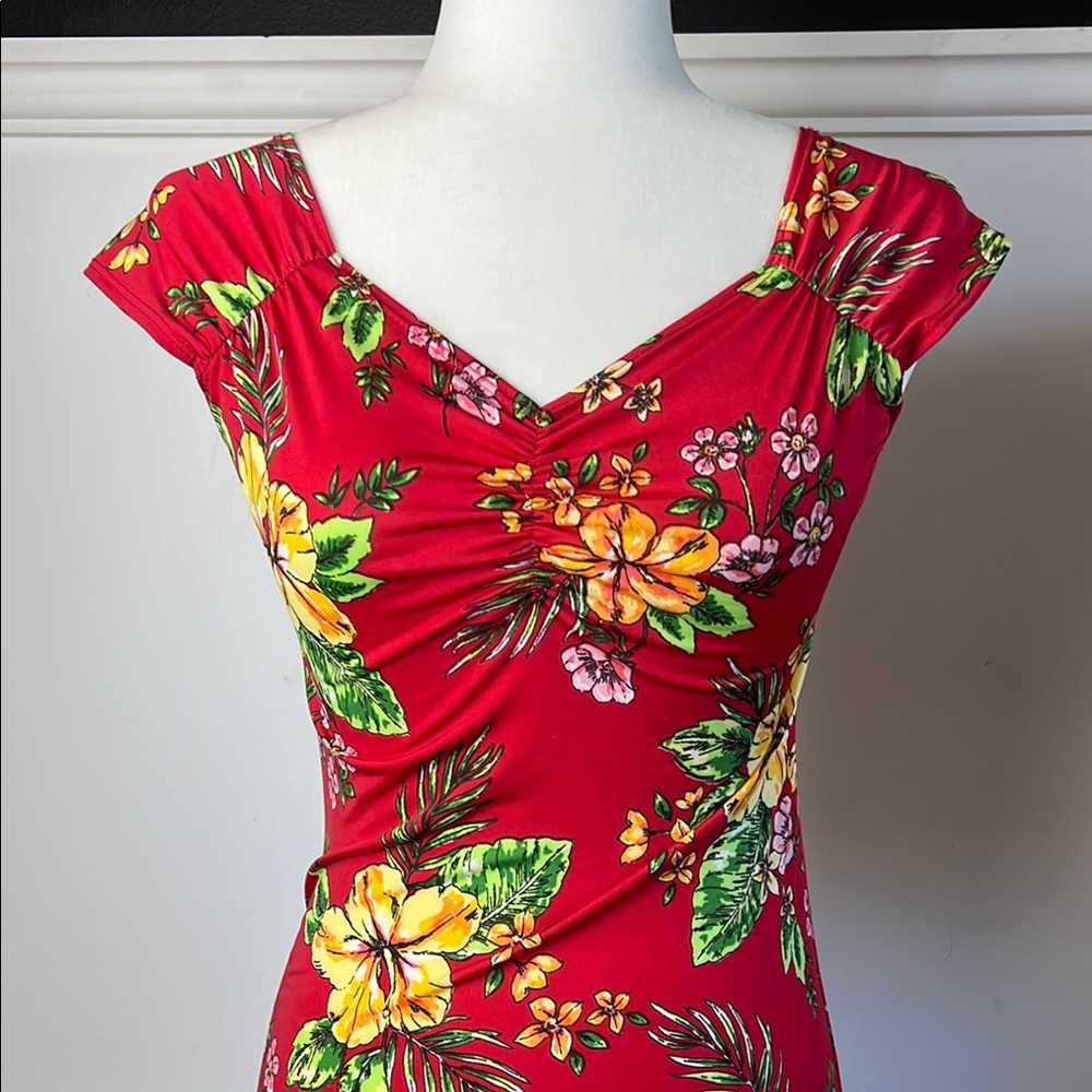 Retrolicious Tropical Red Floral Hawaiian Summer Isabel Pinup Top